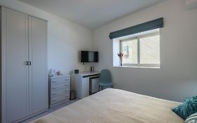 Sliema Bedrooms With Ensuite Bathrooms